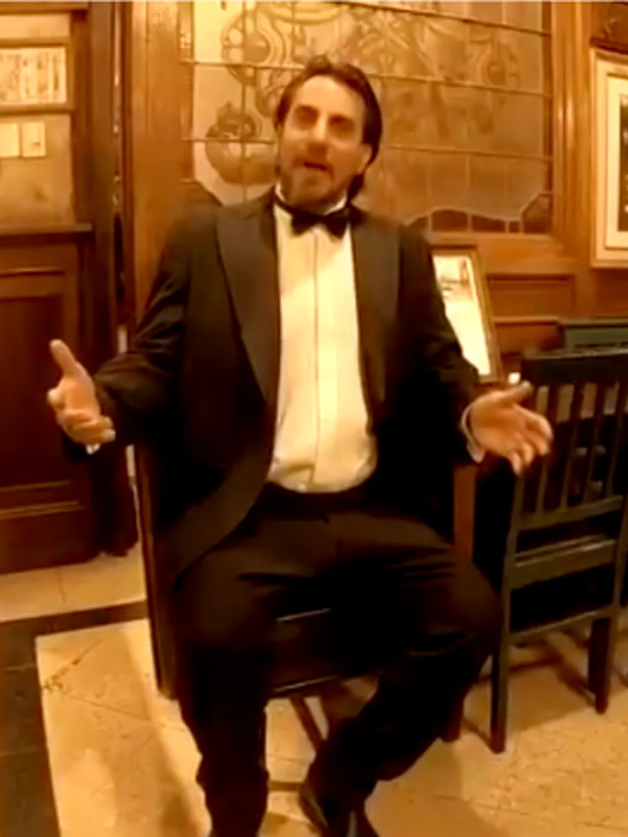 Ópera y canzonetta: De traje, como en el Colón